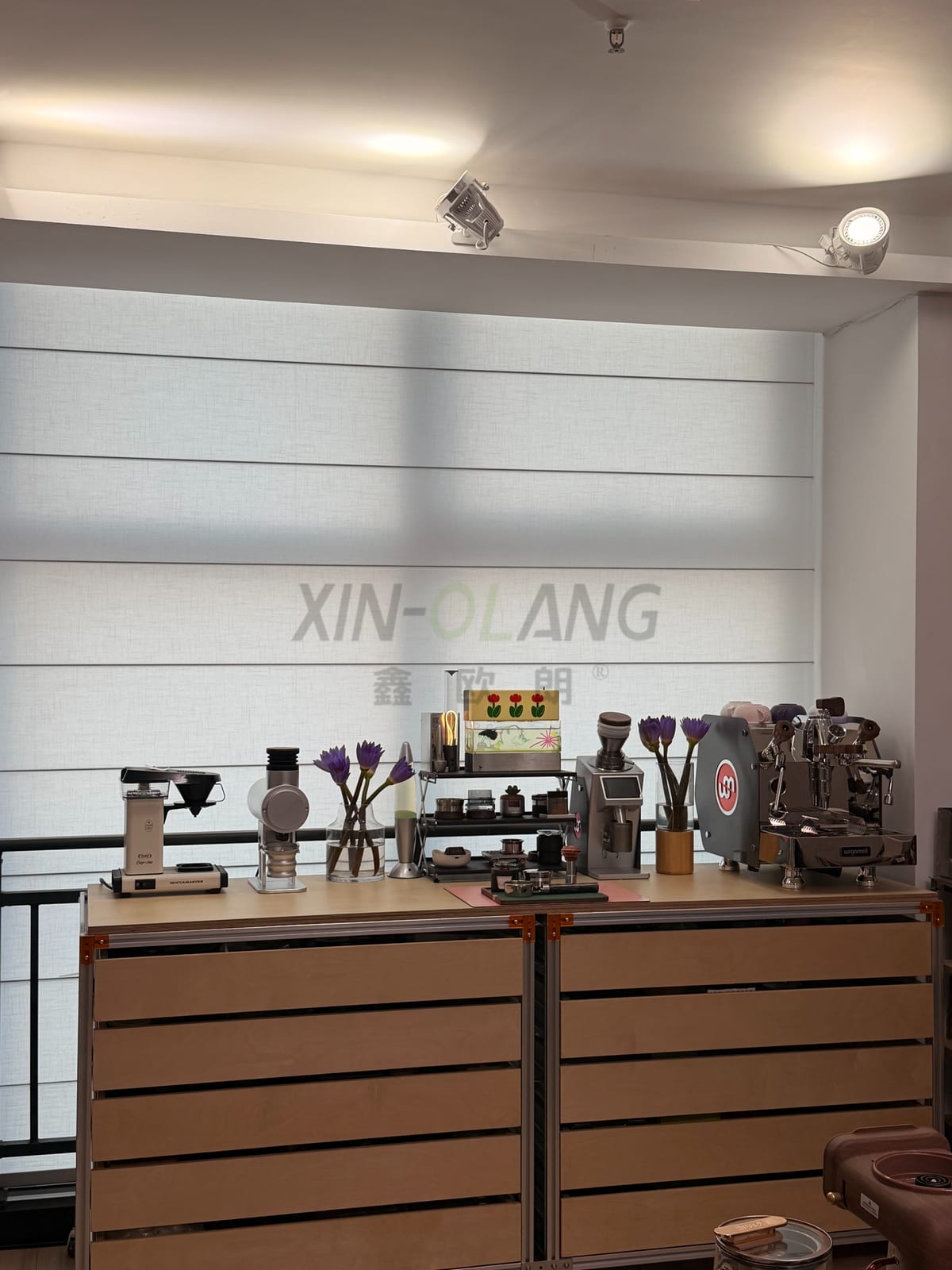长沙高层公寓小窗怎么装?一体双生罗马帘 + 半遮光蜂巢帘|长沙中欣国际实景案例